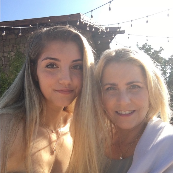 Meet your Posher, Olivia - Picture 5 of 8